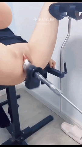 身高170CM的大长腿反差婊小母狗【小伊朋友圈】3P前后夹击！骑黑丝，修长的美腿 顶级蜜桃臀，天生尤物！鞭抽 后入深顶蜜臀