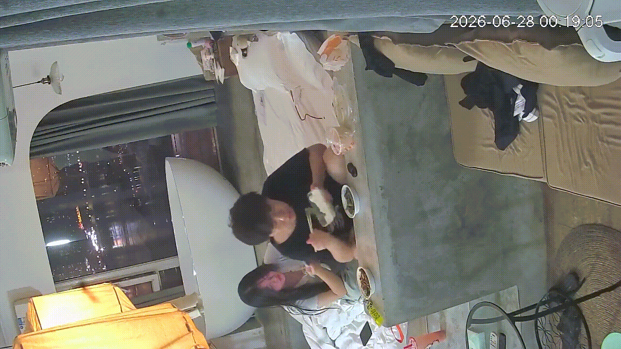 6-28流出海景房偷拍❤️素颜小学妹帅气男友进房用红外线扫描有没有摄像头化身cos小女仆多姿势舔屌我还要